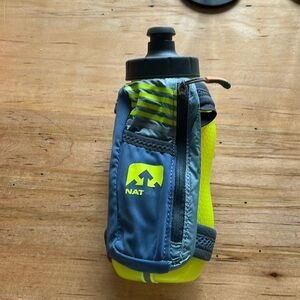 Nathan 20 oz hand held running flask